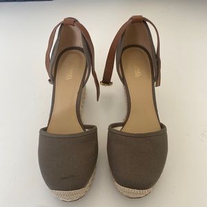 Womens Michael kors wedge 8.5 shoes